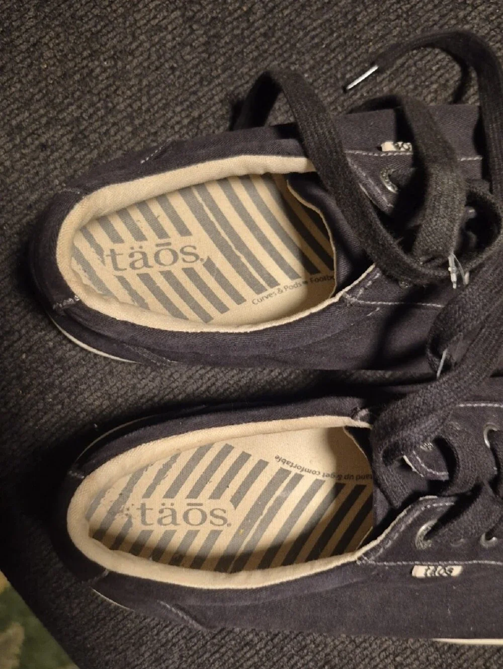 Taos Footwear Black Low-Top Canvas Sneakers with White Soles